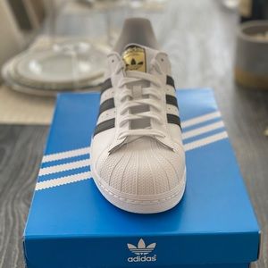 Adidas superstars